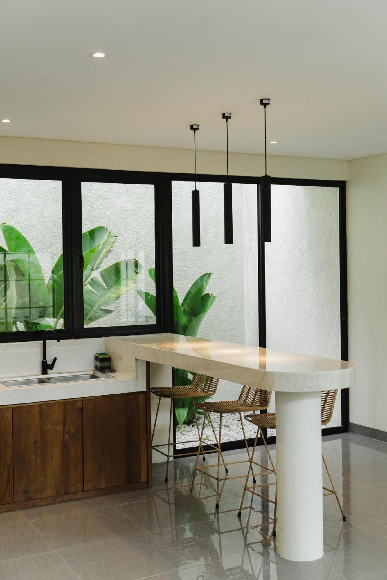 Villa Lux Casa 4br Pick Up From Airport Security Playstation And Netflix Seminyak (Bali)
